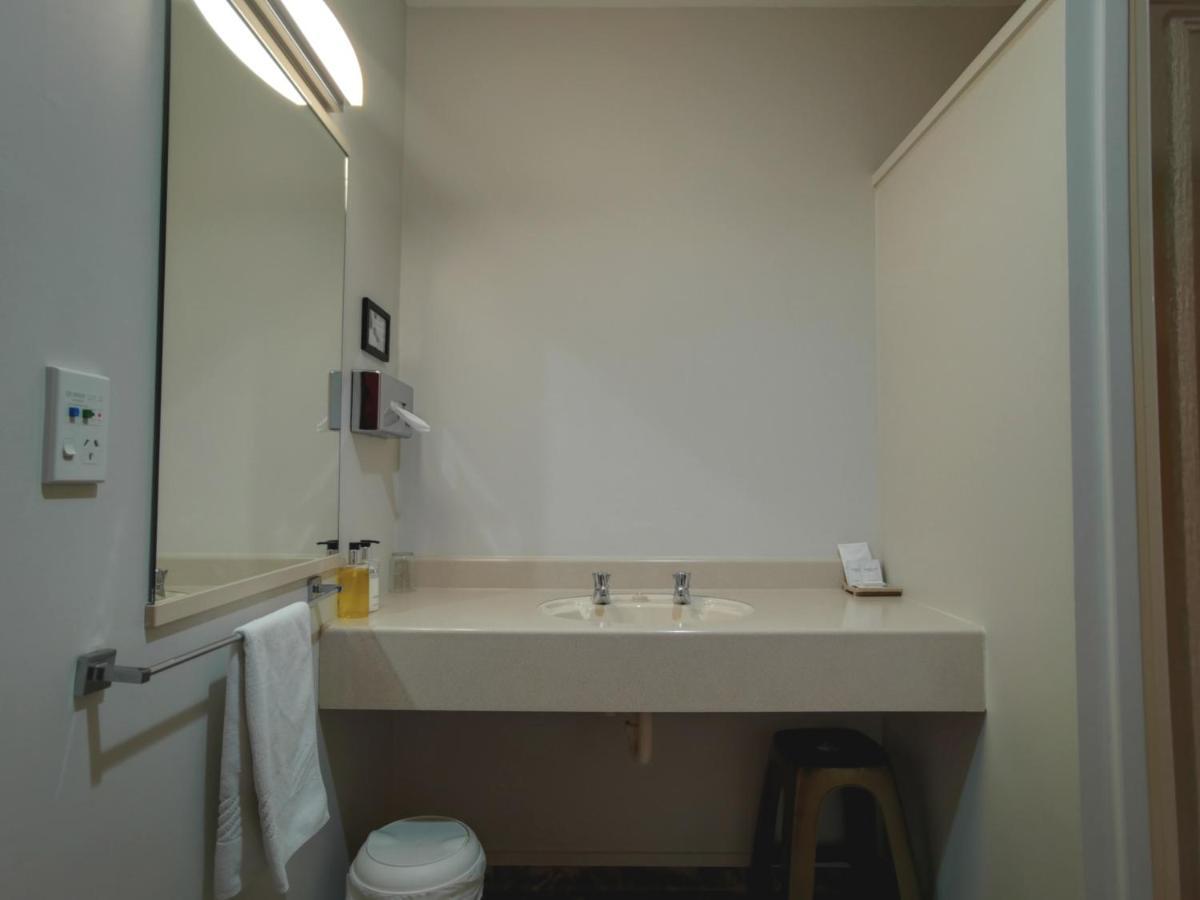 Asure Ambassador Motor Motel 4*